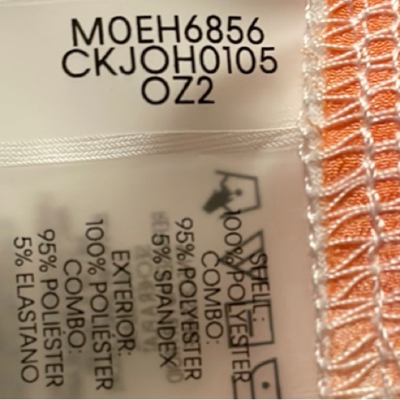 “CALVIN KLEIN” LIGHTWEIGHT TEE SHORT SIZE L - Picture 6 of 7